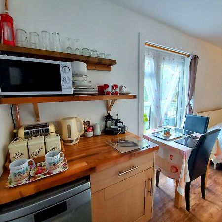 Cozy Snug Room, Short Drive To Lyme Regis, Crackling Fireplace, Private Balcony & Stunning Countryside Views, Free Private Parking & Wifi Axminster Exterior foto