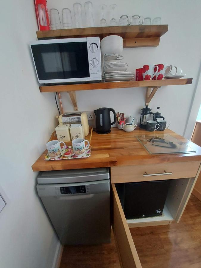 Cozy Snug Room, Short Drive To Lyme Regis, Crackling Fireplace, Private Balcony & Stunning Countryside Views, Free Private Parking & Wifi Axminster Exterior foto
