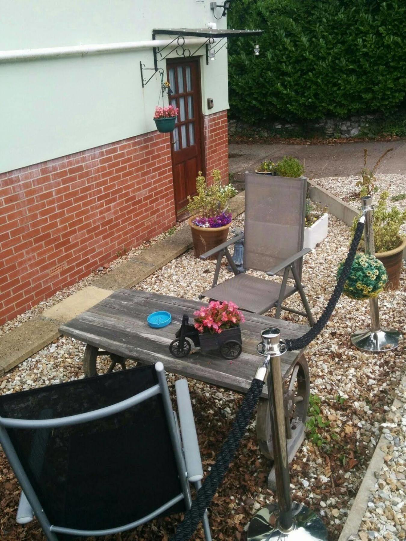 Cozy Snug Room, Short Drive To Lyme Regis, Crackling Fireplace, Private Balcony & Stunning Countryside Views, Free Private Parking & Wifi Axminster Exterior foto