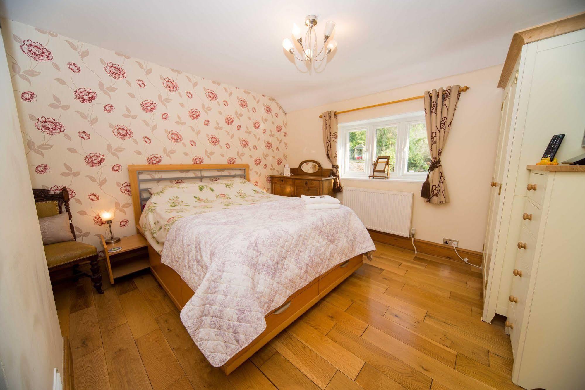 Cozy Snug Room, Short Drive To Lyme Regis, Crackling Fireplace, Private Balcony & Stunning Countryside Views, Free Private Parking & Wifi Axminster Exterior foto