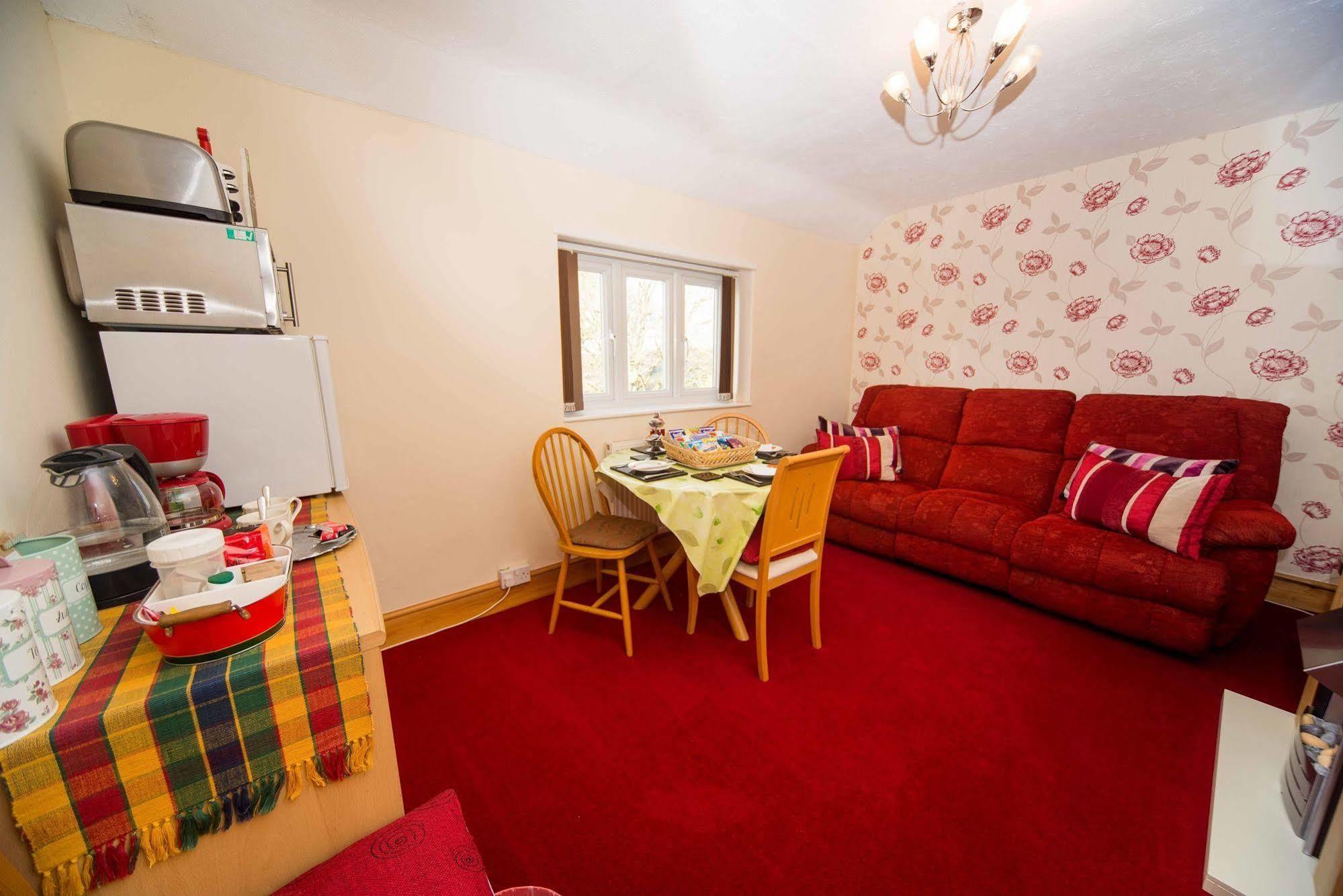 Cozy Snug Room, Short Drive To Lyme Regis, Crackling Fireplace, Private Balcony & Stunning Countryside Views, Free Private Parking & Wifi Axminster Exterior foto