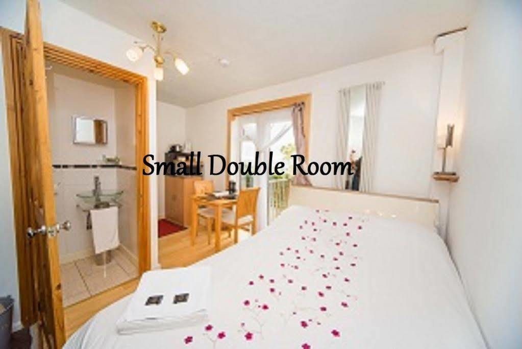 Cozy Snug Room, Short Drive To Lyme Regis, Crackling Fireplace, Private Balcony & Stunning Countryside Views, Free Private Parking & Wifi Axminster Exterior foto